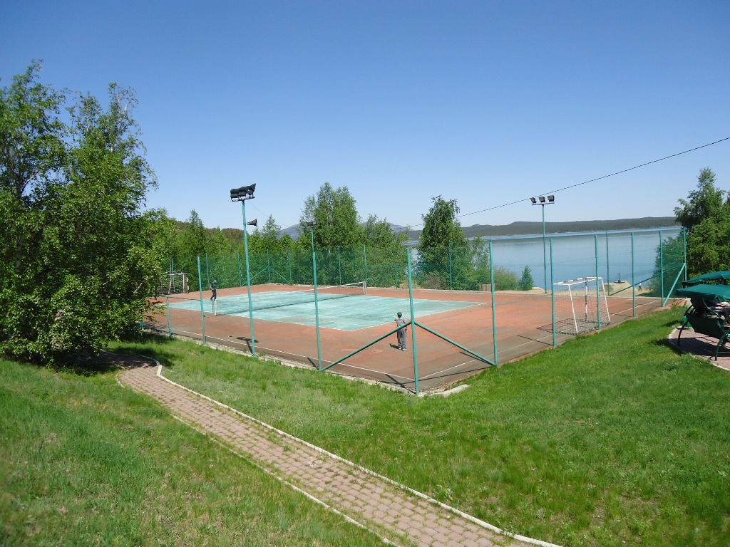Теннисный корт в парк-отеле 