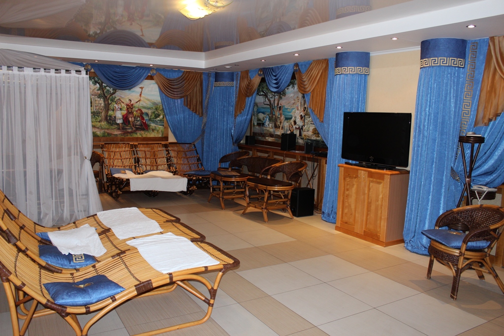 Комната отдыха в греческом стиле в отеле 