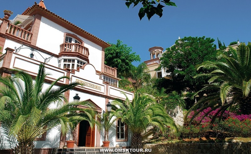 Фасад в отеле Bahia Del Duque Gran Hotel 5* 