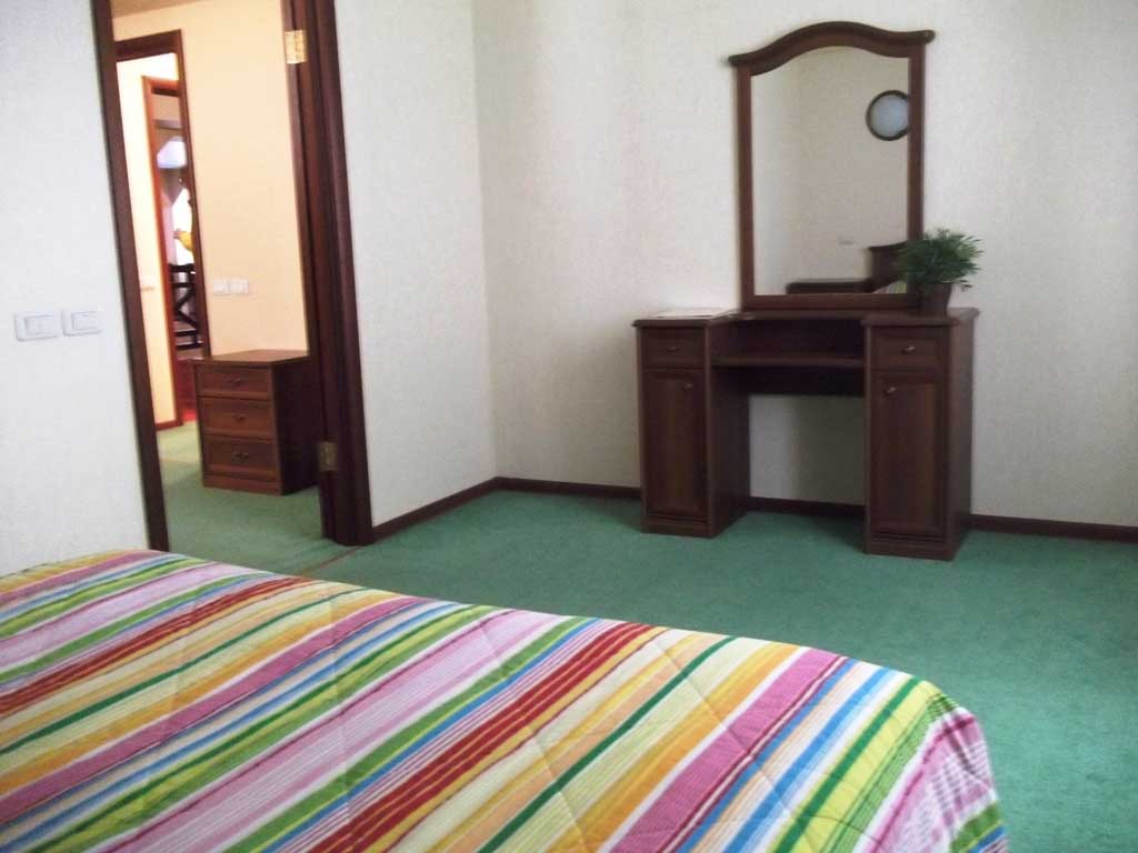 Спальня в номере люкс в гостинице Ареда-2 