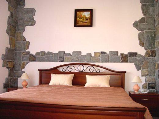 Спальня в люксе в гостиничном комплексе Тау-Таш 