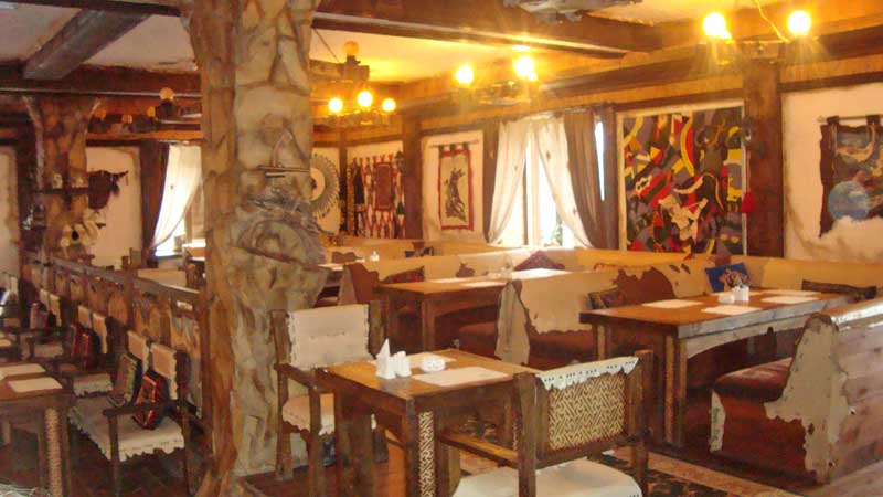 Ресторан в отеле «Сар-Герел Алтая» 
